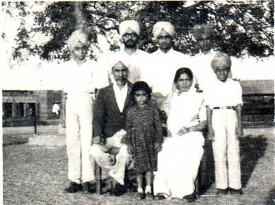 MSS KGP FAMILY 1958.JPG